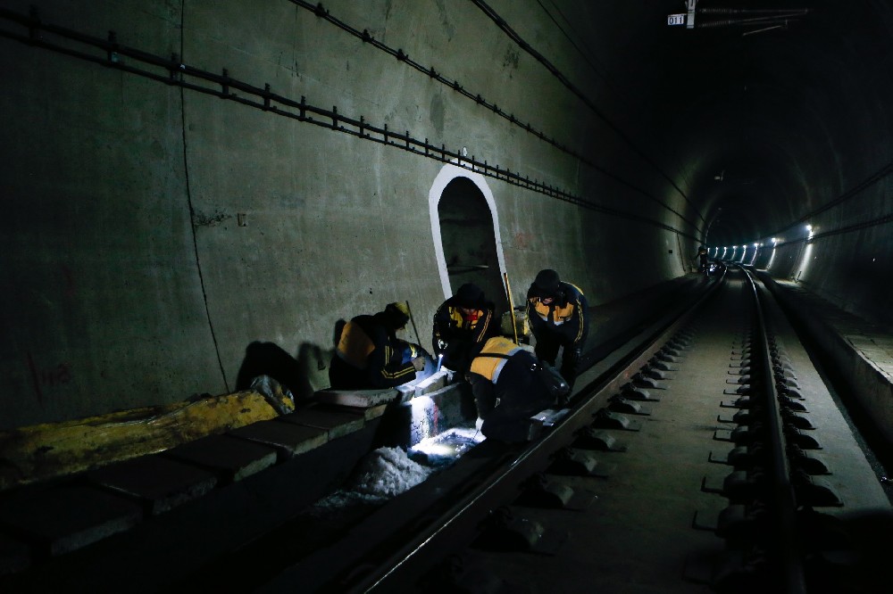 王益铁路运营隧道病害现状